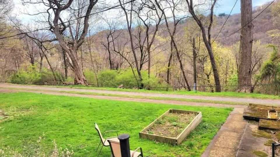 Green space & garden - 1003 Middle Rd