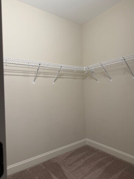 Building Photo - Eagle Ridge Townhome - Furnished Unit - Op...