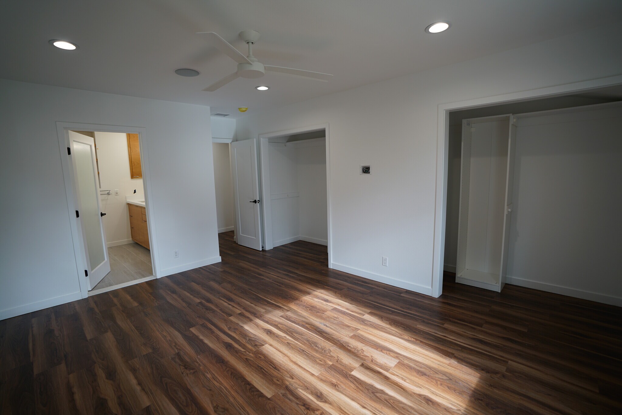 Building Photo - 4466 Sherman Oaks Cir