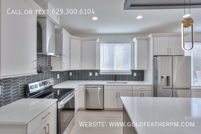 Building Photo - 402B E Trinity Ln-