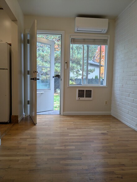 Building Photo - 5220 SW Franklin Ave