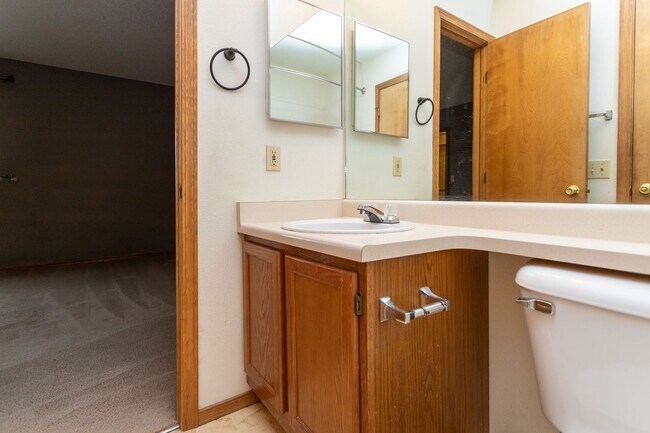 Building Photo - 6109 Lowlander Ct