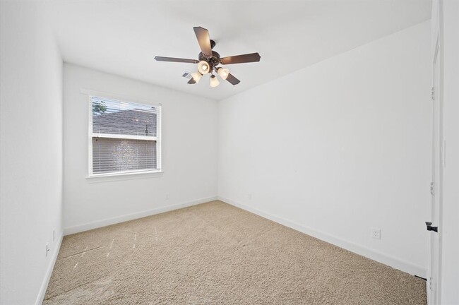 Building Photo - 14 Camplight Court