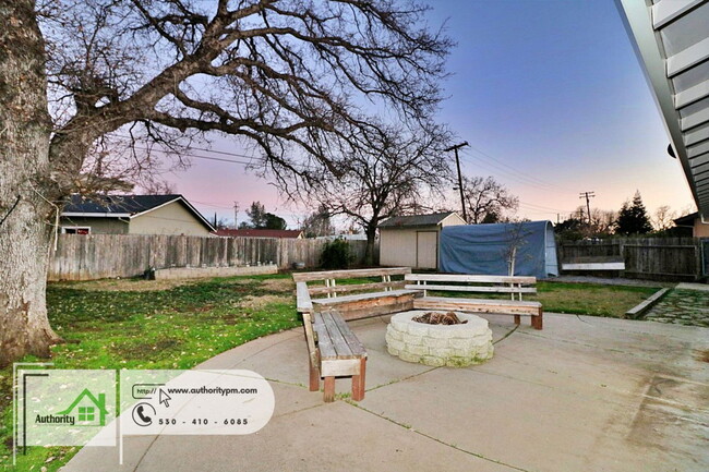 Building Photo - 1947 Mary Lake Dr