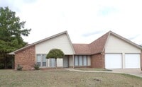 Building Photo - Large bedrooms, located on West side of town