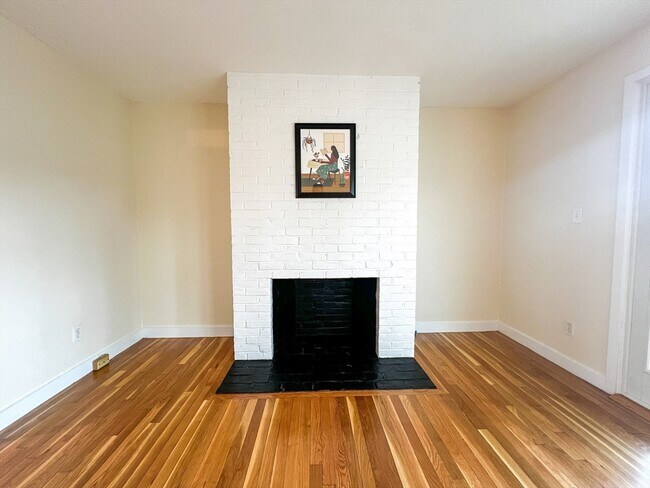 Building Photo - 11 Oak St