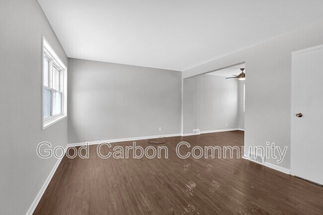 Building Photo - 15 Janice St