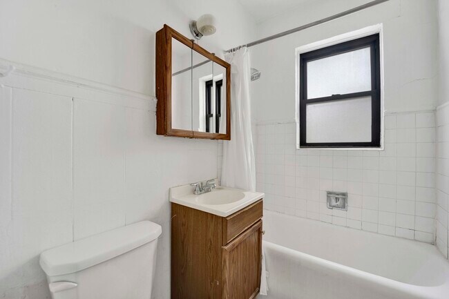 Building Photo - 2959 N Damen Ave