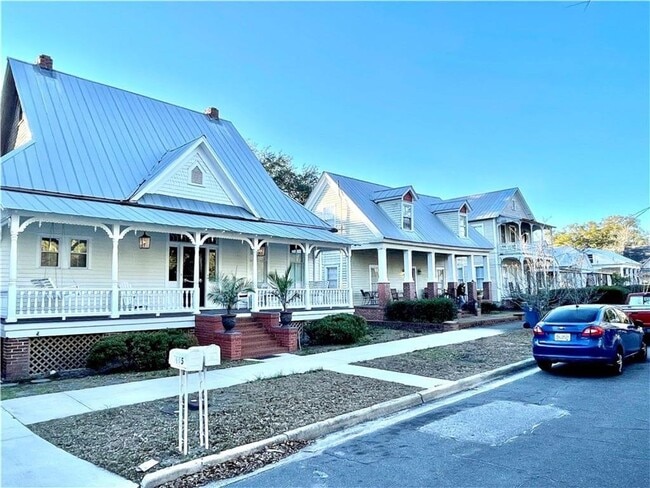 Building Photo - 1915 Union St