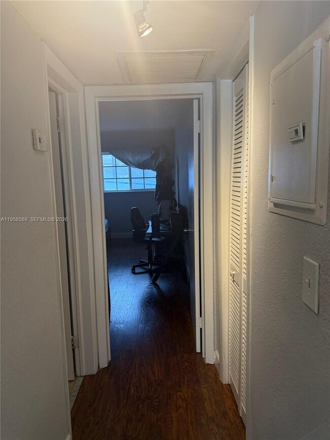 Building Photo - 9260 Bay Harbor Terrace