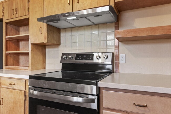 Building Photo - 340 Crown Point