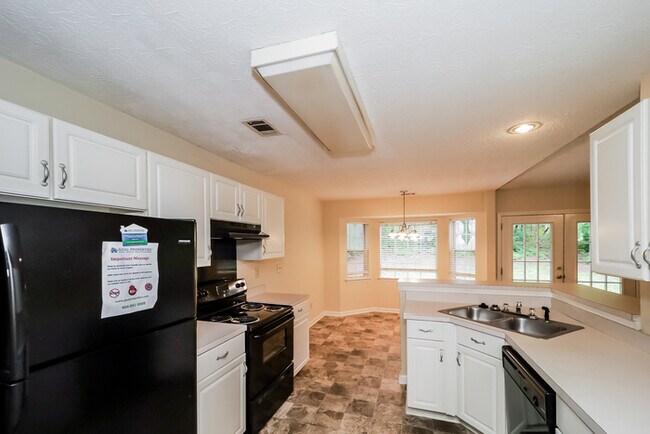 Building Photo - Wonderful 4 Bed Home!!