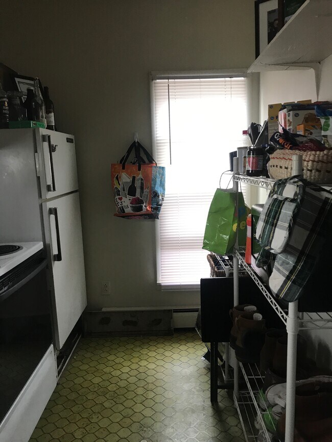 Building Photo - 523 N Main St