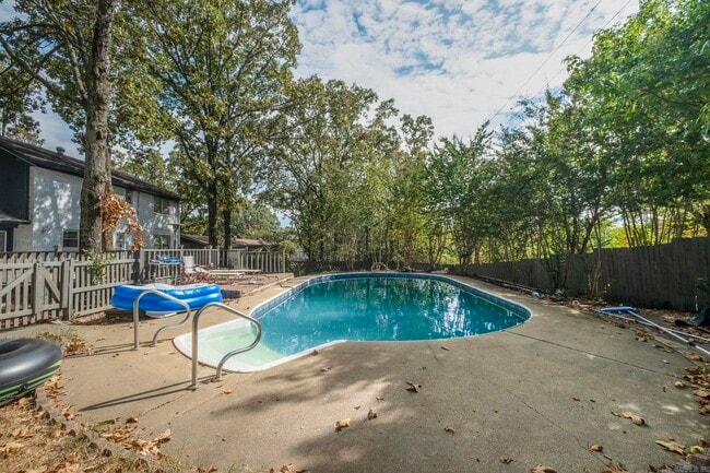 Building Photo - 7109 Sequoyah Ln