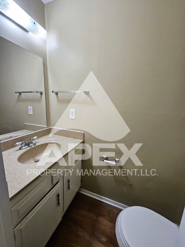 Building Photo - MOVE-IN SPECIAL, $1 RENT!! - Nice 2 Bd | 1.5 Ba Townhouse in West Knox off Cedarbluff!