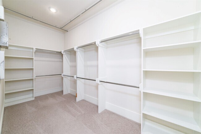 Building Photo - 5630 Bertellis Ln