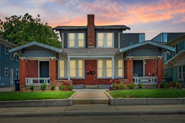 Primary Photo - Charming studio 1-bathroom townhome in the...