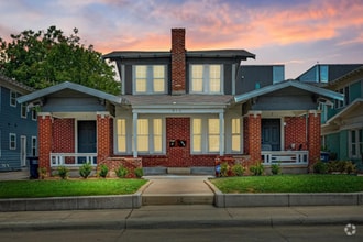 Building Photo - Charming studio 1-bathroom townhome in the...