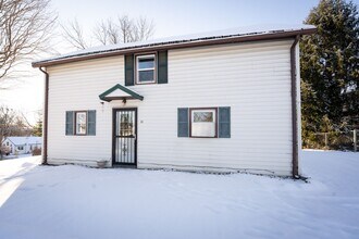 Building Photo - Spacious Cambridge City Home