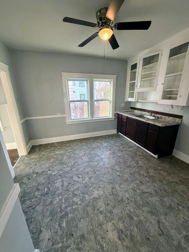 Building Photo - Welcome to your new home in the heart of Cleveland