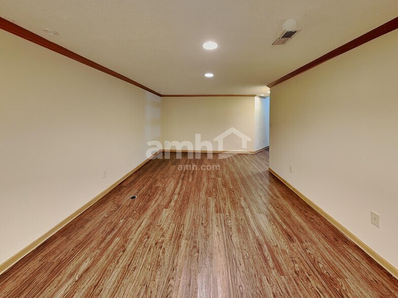 Building Photo - 7624 Harbour Town Dr