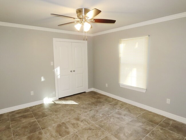 Building Photo - Beautiful 2 Bedroom, 2 Bath Duplex Near Ty...