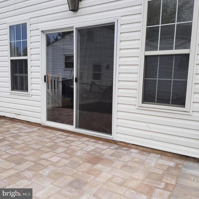 Building Photo - 63 Holden Dr