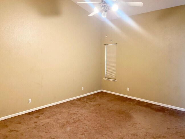 Building Photo - 2072 E Rush Ave