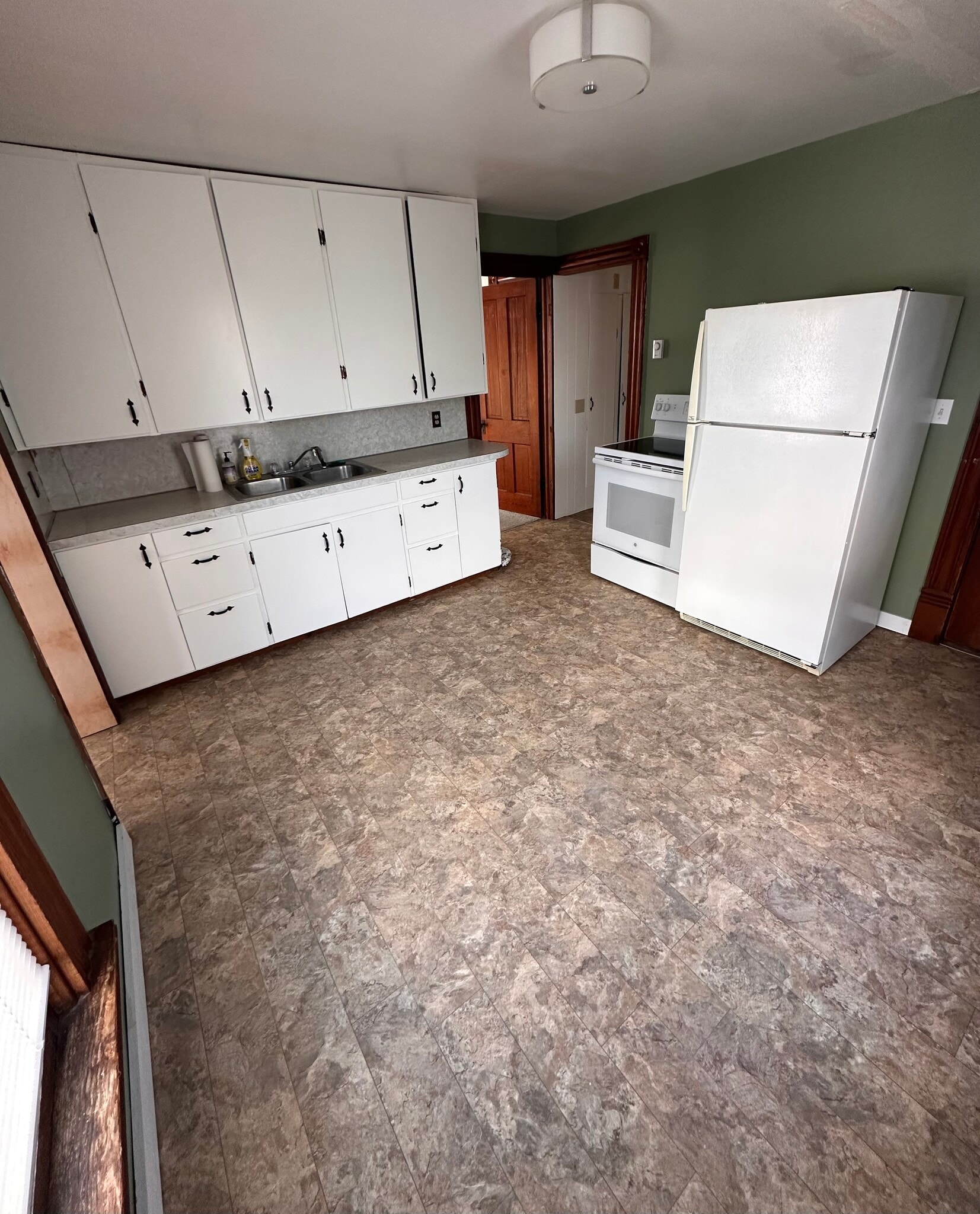 Kitchen - 19 Park St