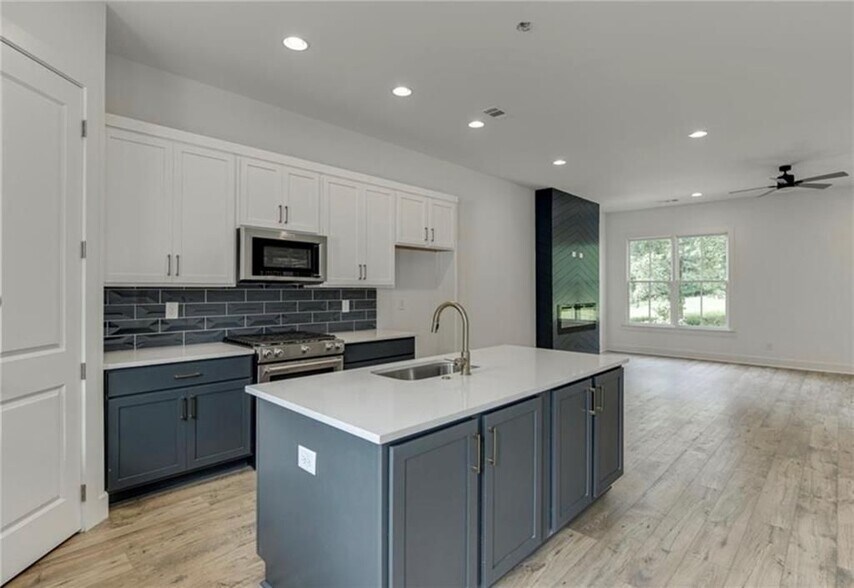 Building Photo - 5603 W Pine St