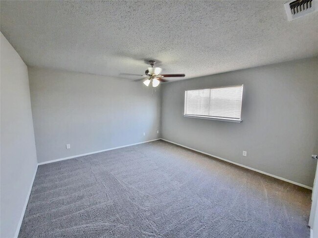 Building Photo - 2646 Winslow Dr
