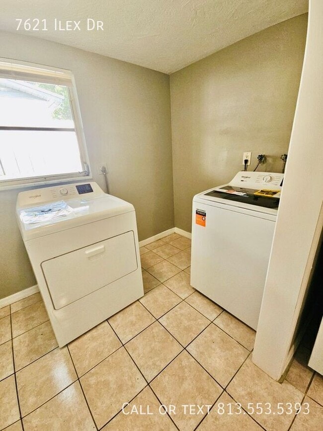 Building Photo - 7621 Ilex Dr