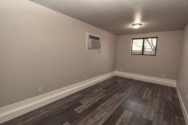 Building Photo - 2455 Knollwood Dr