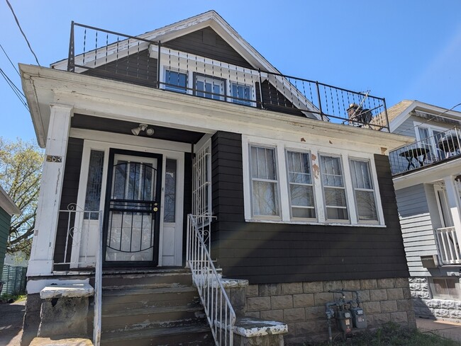 Building Photo - 507 Lisbon Ave