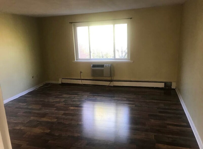 Building Photo - 8 Bryon Rd