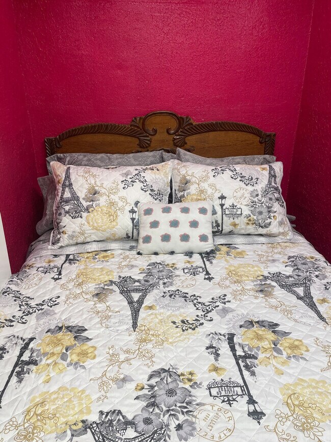 Building Photo - 176 Schools Dr