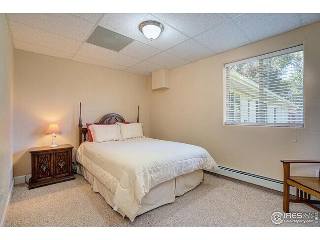 Building Photo - 2616 E Vine Dr