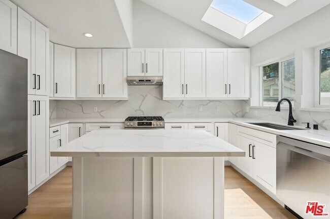 Building Photo - 5131 Campo Rd