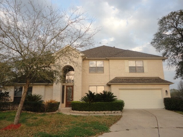 Primary Photo - 325 Lancaster Ln