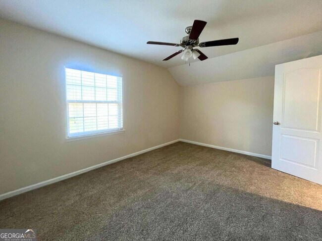 Building Photo - 303 Gary Cir