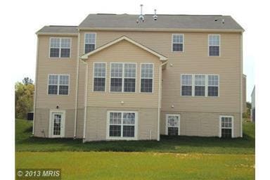 Building Photo - Large Spotsy Colonial