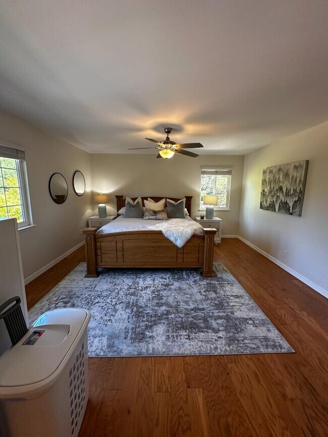 Building Photo - 2172 La Salle Dr