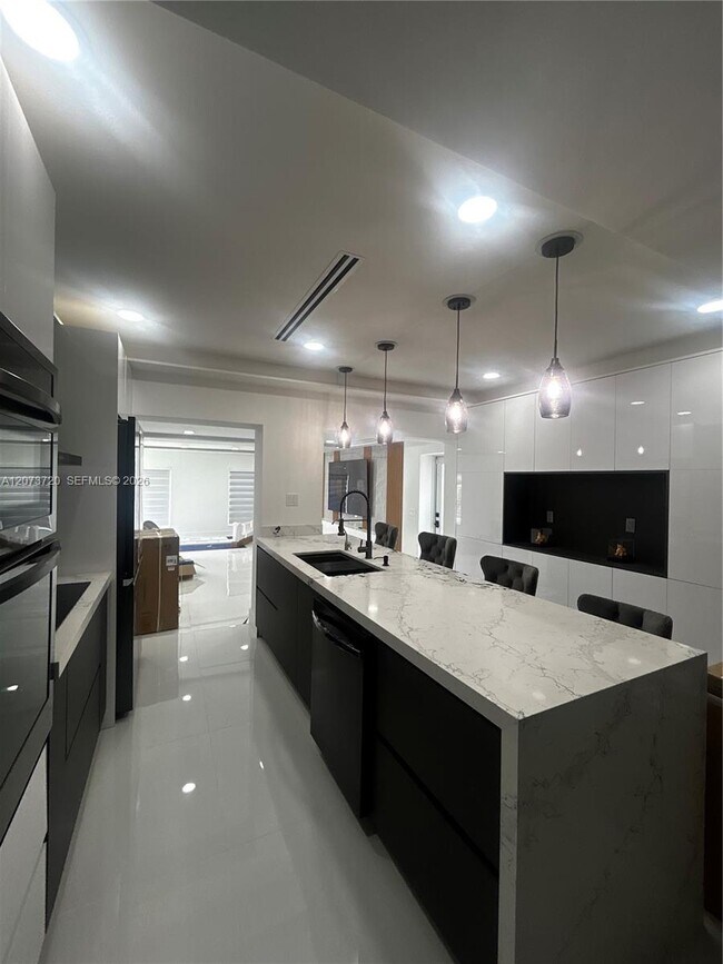 Building Photo - 464 Minola Dr
