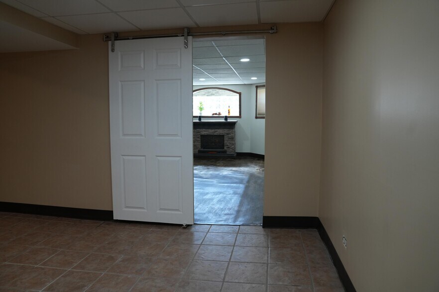 Building Photo - 6115 N Meade Ave