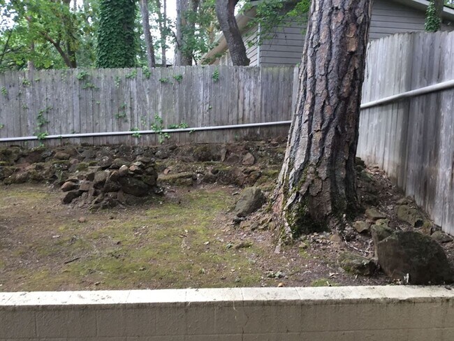 Building Photo - Willamette St Duplex