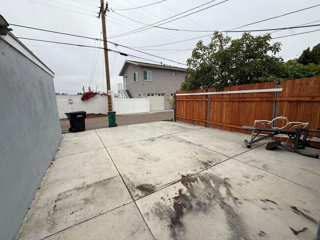 Building Photo - 4384 Clairemont Dr