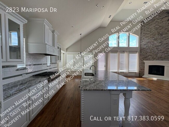 Building Photo - 2823 Mariposa Dr