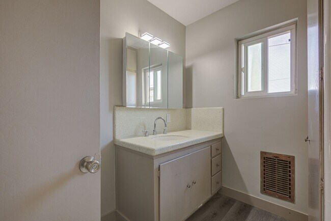 Building Photo - Spruce Ave Residences