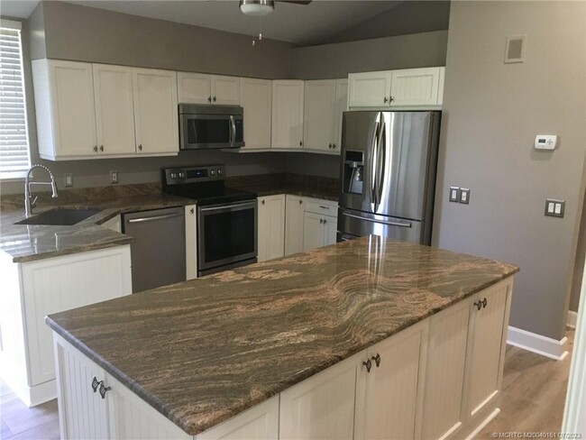 Building Photo - 2203 NW Seagrass Dr