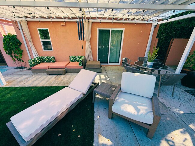 Building Photo - 8507 Croydon Ave